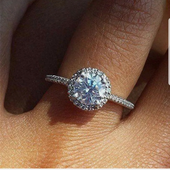 New 18k white gold Plated simulated diamond ring - Picture 3 of 4